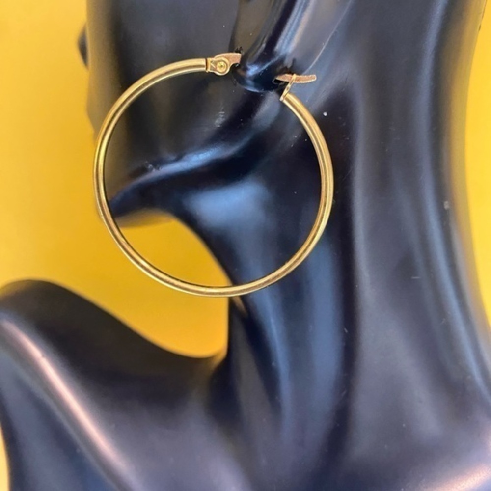 Earrings Hoops New
Stainless Steel 
Measurements 1 3/4”